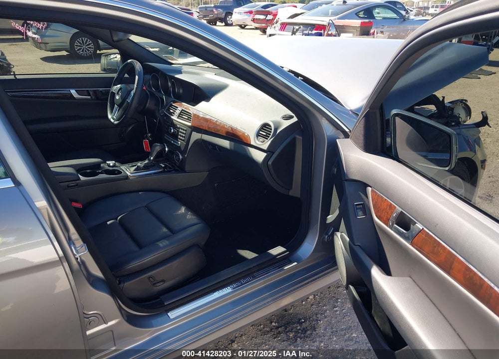 2013 MERCEDES-BENZ C 250 LUXURY/SPORT VIN: WDDGF4HBXDR289339