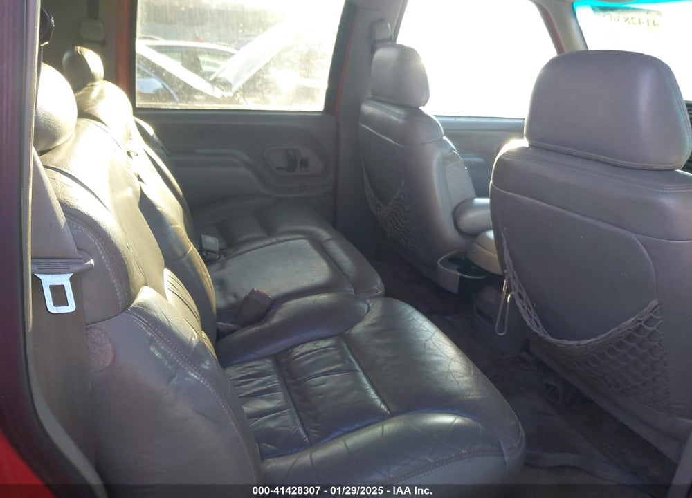 1999 CHEVROLET SUBURBAN 2500 VIN: 1GNGK26J8XJ377255