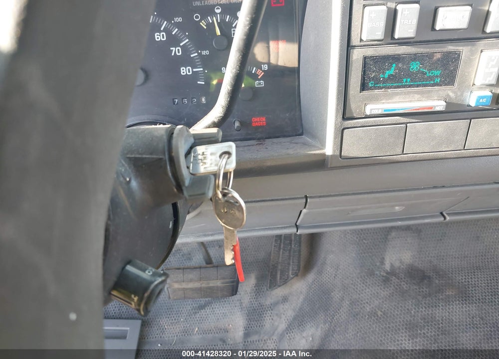 1992 GMC SUBURBAN C1500 VIN: 1GKEC16K5NJ718967