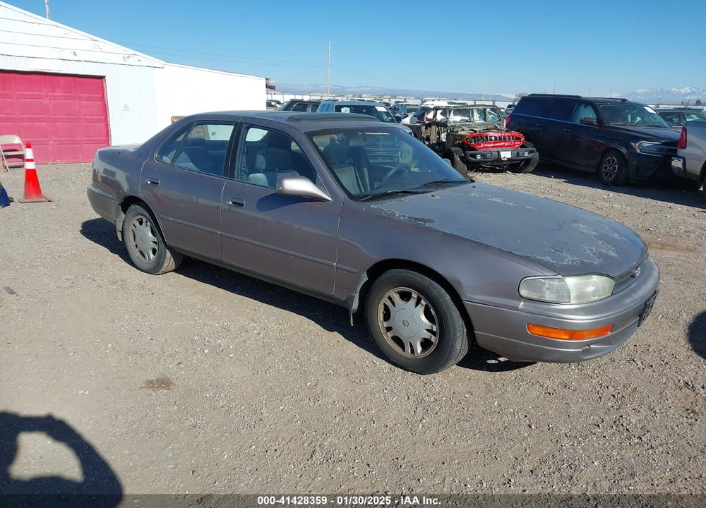 1993 TOYOTA CAMRY XLE VIN: 4T1VK13E4PU058608