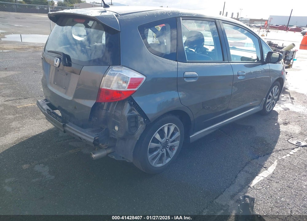 2013 HONDA FIT SPORT VIN: JHMGE8H52DC049587