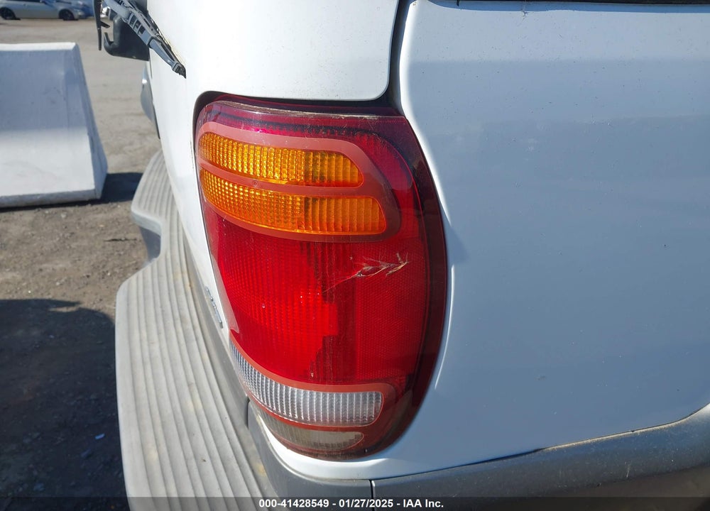2000 FORD EXPLORER XLT VIN: 1FMZU73E8YZB29988