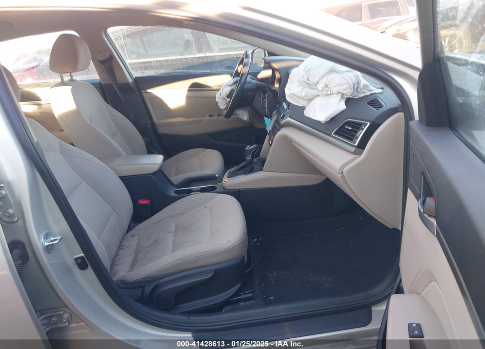 2017 HYUNDAI ELANTRA VIN: 5NPD84LF2HH094916
