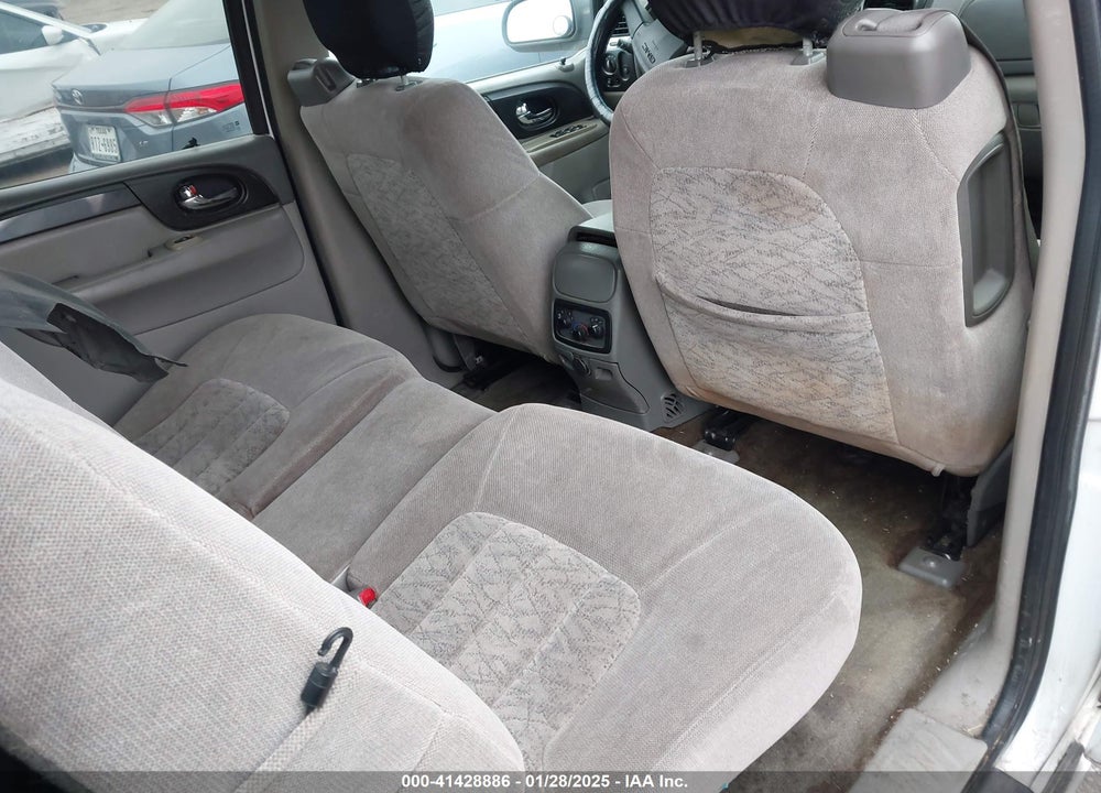 2004 GMC ENVOY XL SLE VIN: 1GKES16S946102063