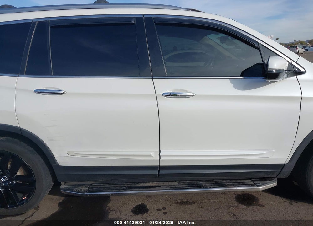 2017 HONDA PILOT VIN: 5FNYF6H02HB082481