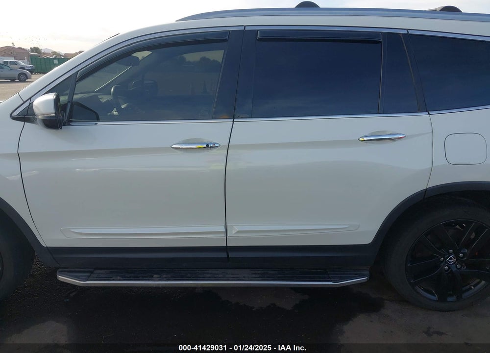 2017 HONDA PILOT VIN: 5FNYF6H02HB082481