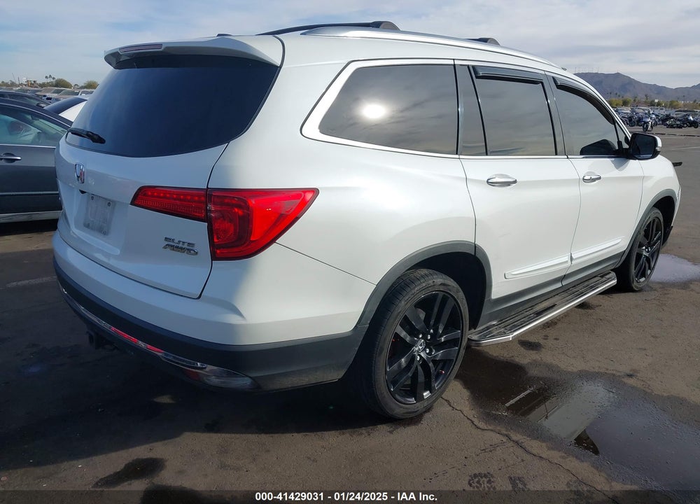 2017 HONDA PILOT VIN: 5FNYF6H02HB082481