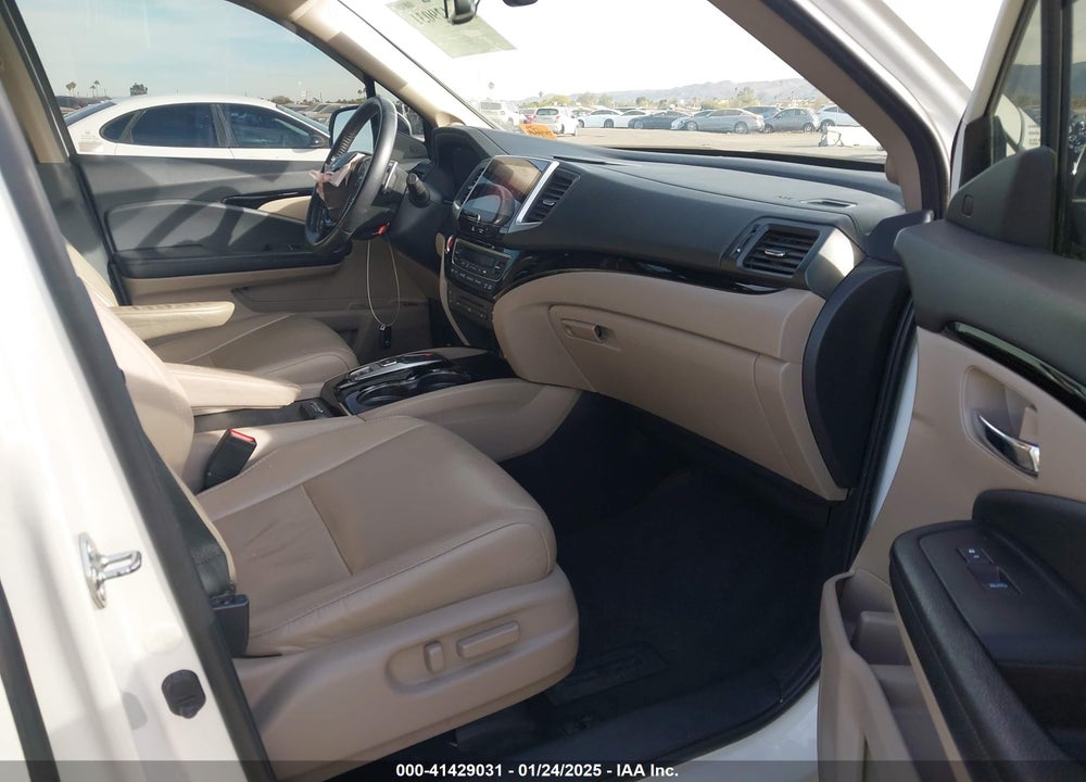 2017 HONDA PILOT VIN: 5FNYF6H02HB082481