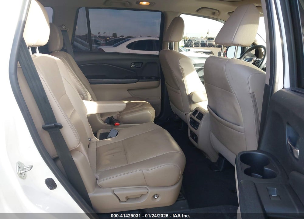 2017 HONDA PILOT VIN: 5FNYF6H02HB082481