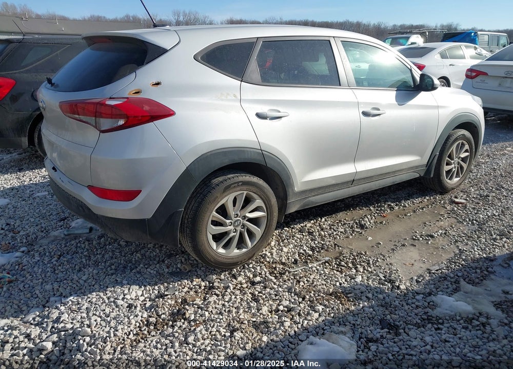 2016 HYUNDAI TUCSON SE VIN: KM8J23A43GU204050
