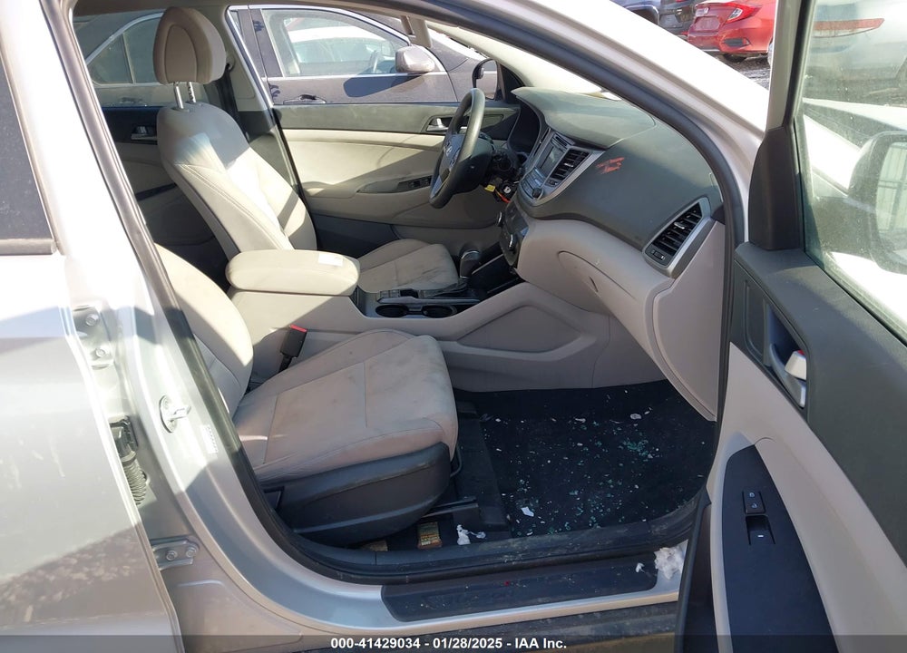 2016 HYUNDAI TUCSON SE VIN: KM8J23A43GU204050