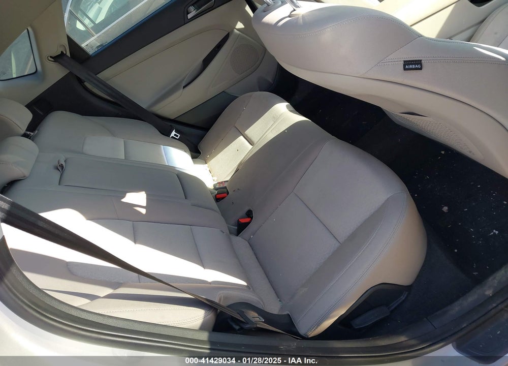 2016 HYUNDAI TUCSON SE VIN: KM8J23A43GU204050