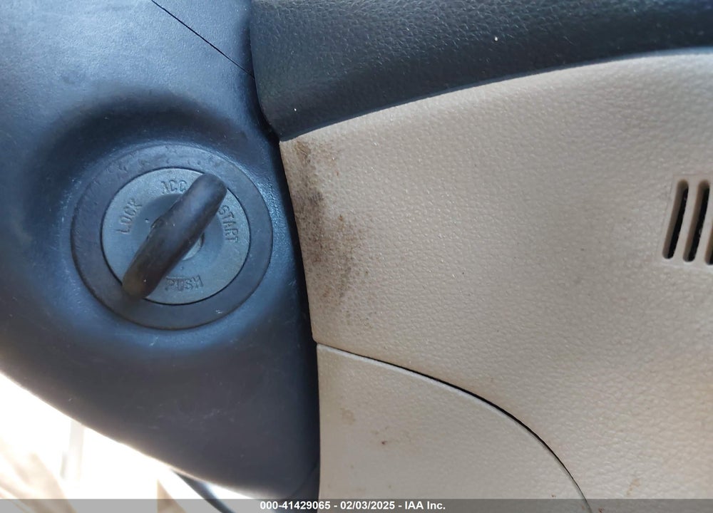 2008 KIA RONDO VIN: KNAFG526987175321