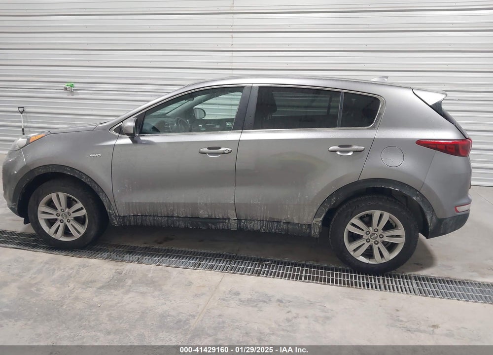 2018 KIA SPORTAGE LX VIN: KNDPMCAC9J7351107