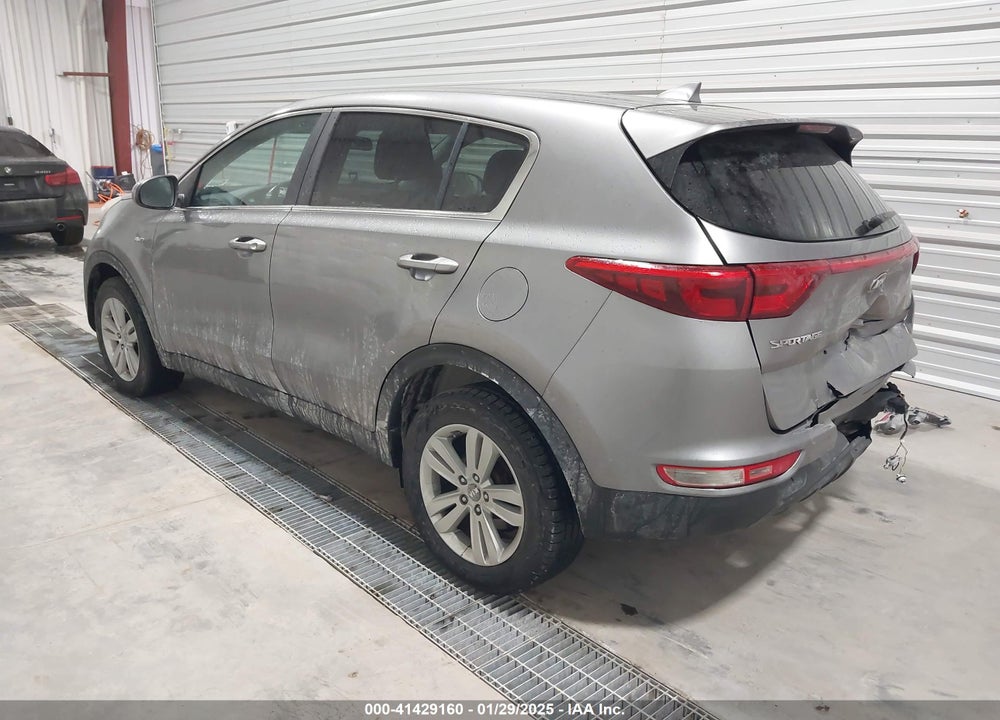 2018 KIA SPORTAGE LX VIN: KNDPMCAC9J7351107