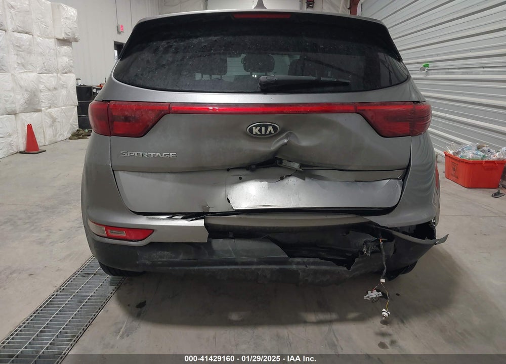 2018 KIA SPORTAGE LX VIN: KNDPMCAC9J7351107