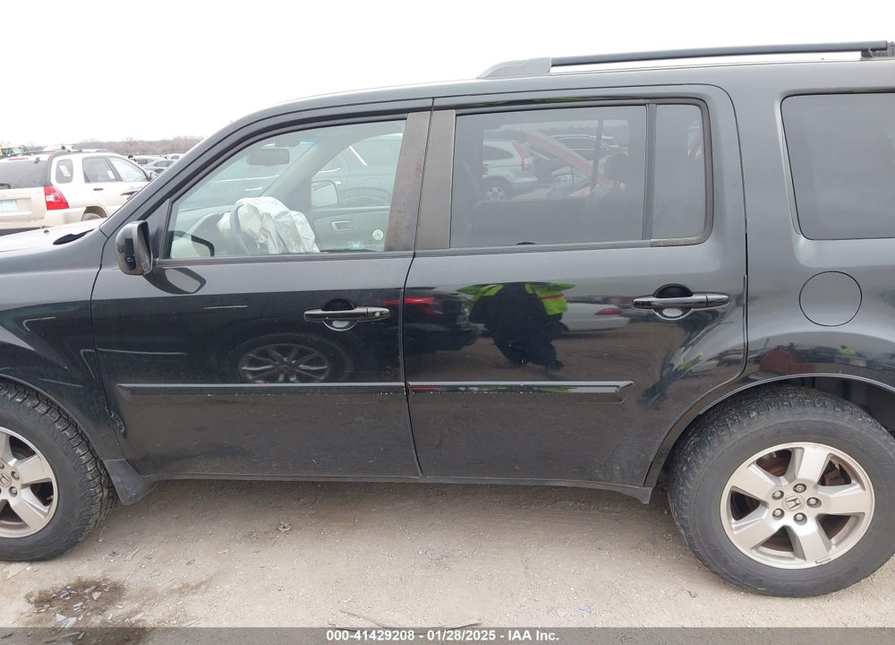 2011 HONDA PILOT EX-L VIN: 5FNYF3H50BB031613