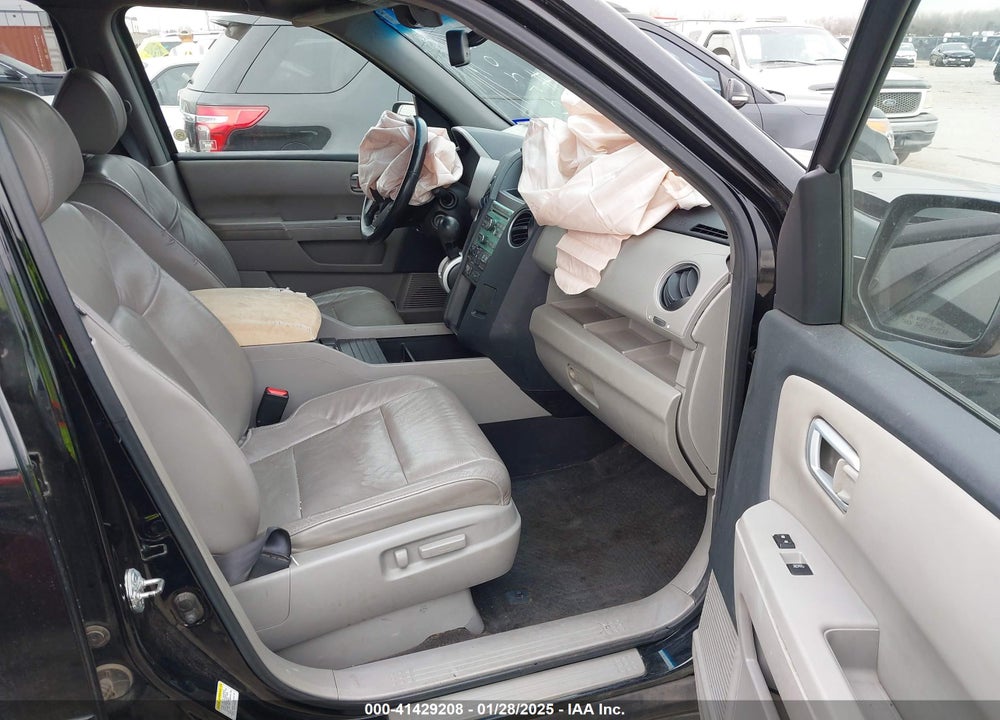 2011 HONDA PILOT EX-L VIN: 5FNYF3H50BB031613