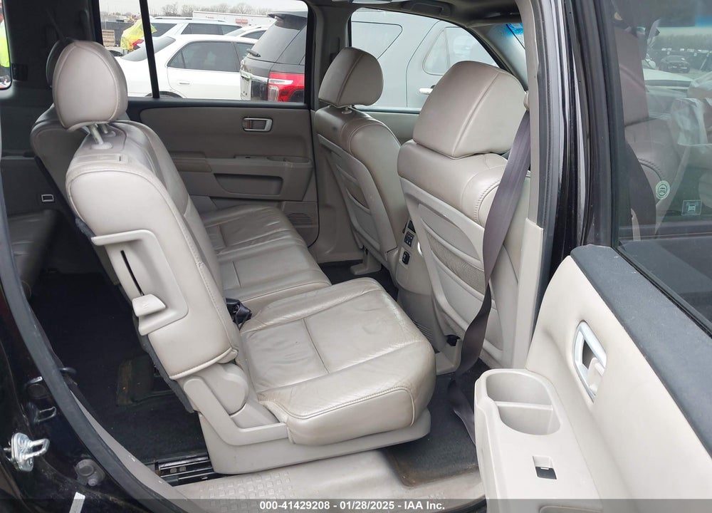 2011 HONDA PILOT EX-L VIN: 5FNYF3H50BB031613