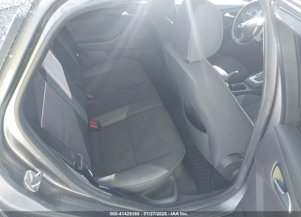 2014 FORD FOCUS VIN: 1FADP3K21EL300882