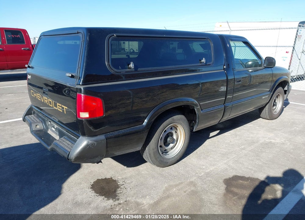 1997 CHEVROLET S-10 FLEETSIDE VIN: 1GCCS144XVK192582