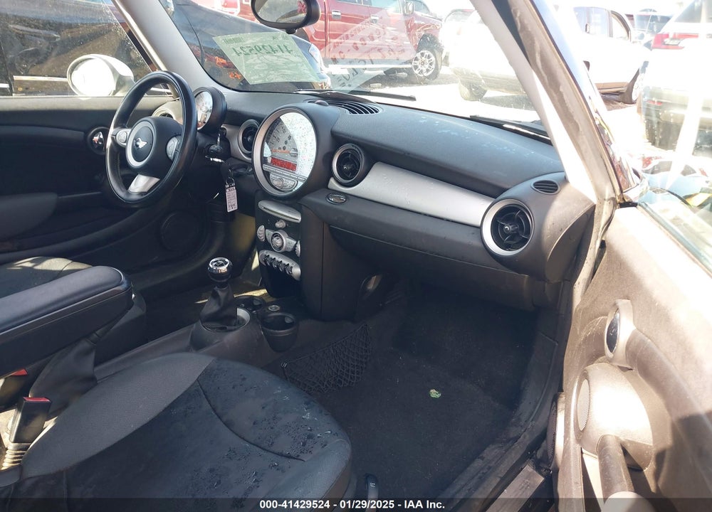 2010 MINI COOPER VIN: WMWMF3C51ATZ27322