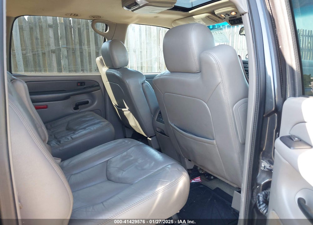 2004 CHEVROLET SUBURBAN 1500 LT VIN: 3GNFK16Z14G110063
