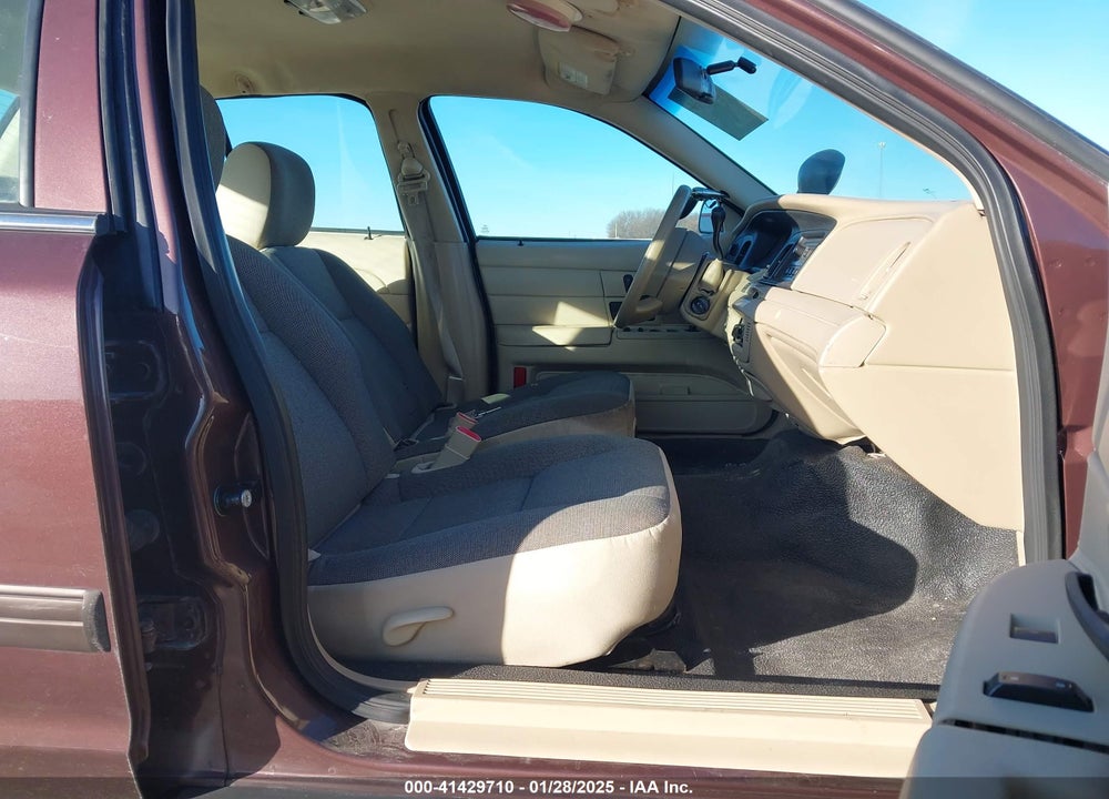 2011 FORD CROWN VICTORIA VIN: 2FABP7BV8BX122718