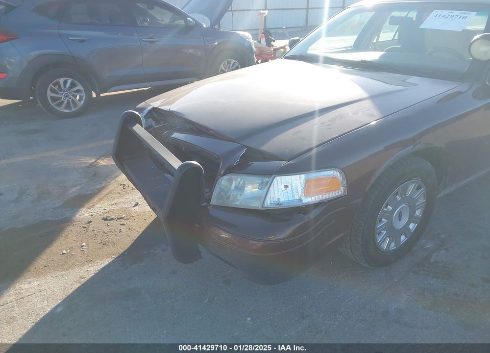2011 FORD CROWN VICTORIA VIN: 2FABP7BV8BX122718