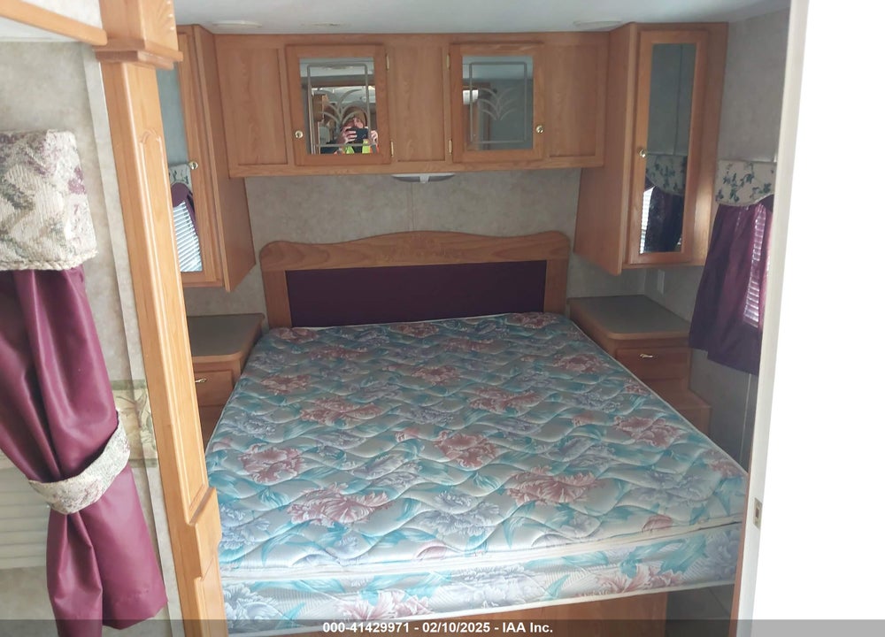 2004 SUNNYBROOK --- VIN: 4UBAS0R2041342271