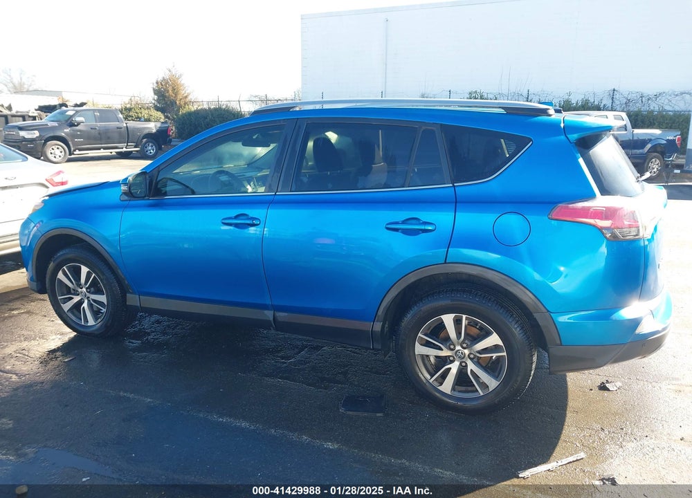 2018 TOYOTA RAV4 ADVENTURE/XLE VIN: JTMRFREV5JJ231843
