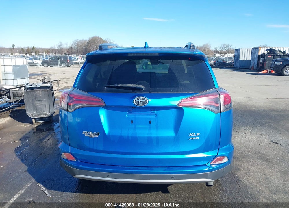 2018 TOYOTA RAV4 ADVENTURE/XLE VIN: JTMRFREV5JJ231843