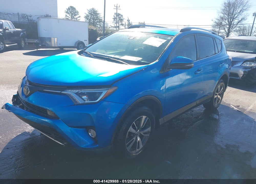 2018 TOYOTA RAV4 ADVENTURE/XLE VIN: JTMRFREV5JJ231843
