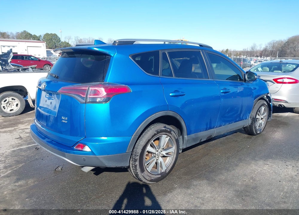 2018 TOYOTA RAV4 ADVENTURE/XLE VIN: JTMRFREV5JJ231843