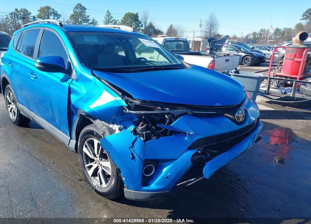 2018 TOYOTA RAV4 ADVENTURE/XLE VIN: JTMRFREV5JJ231843