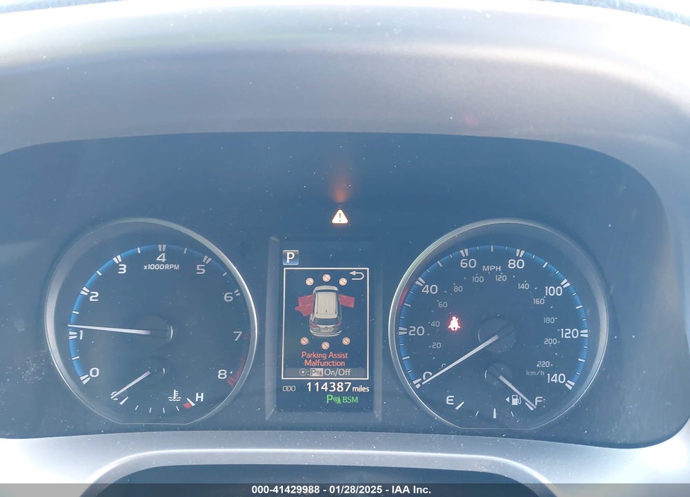 2018 TOYOTA RAV4 ADVENTURE/XLE VIN: JTMRFREV5JJ231843