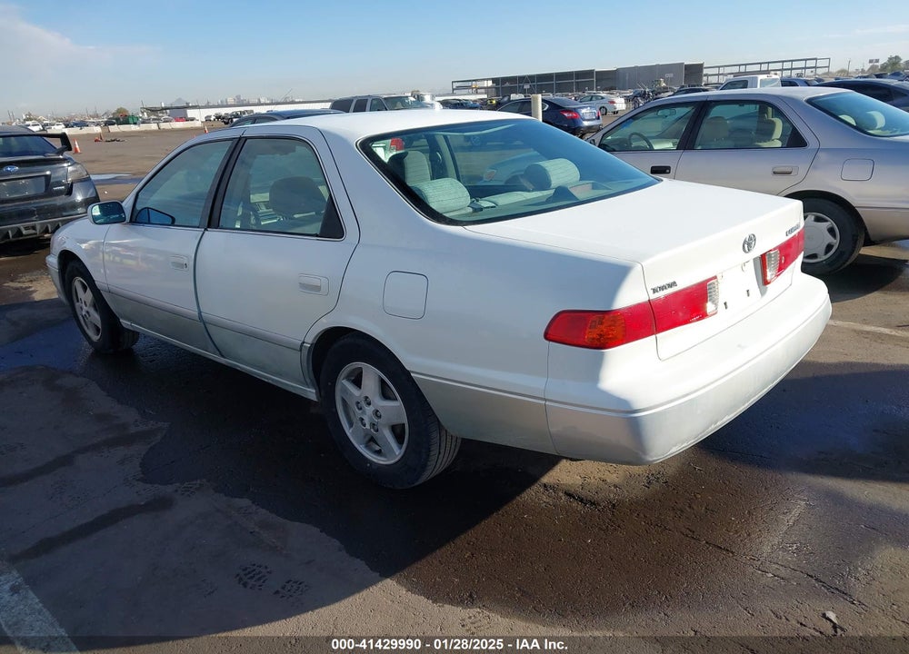 2001 TOYOTA CAMRY LE VIN: JT2BG22K210585916