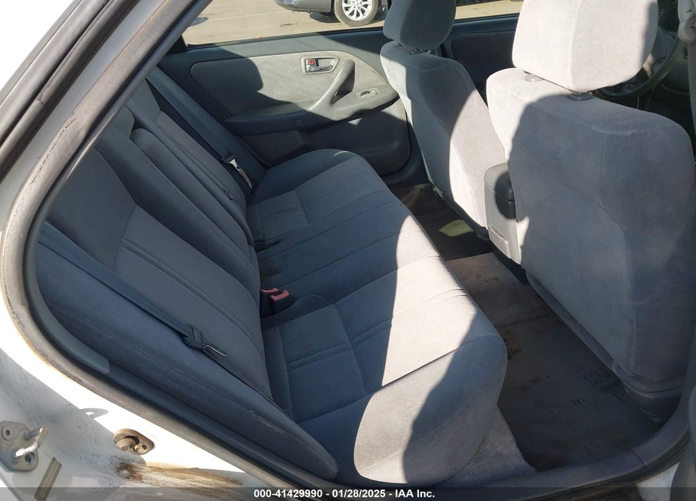 2001 TOYOTA CAMRY LE VIN: JT2BG22K210585916