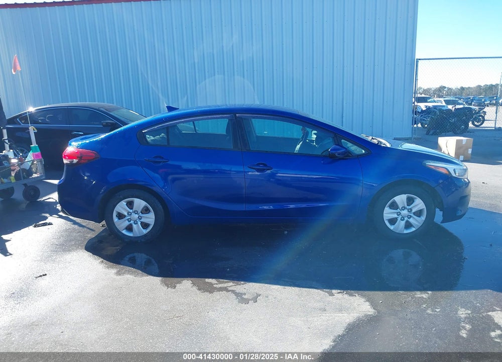 2017 KIA FORTE VIN: 3KPFK4A77HE035886