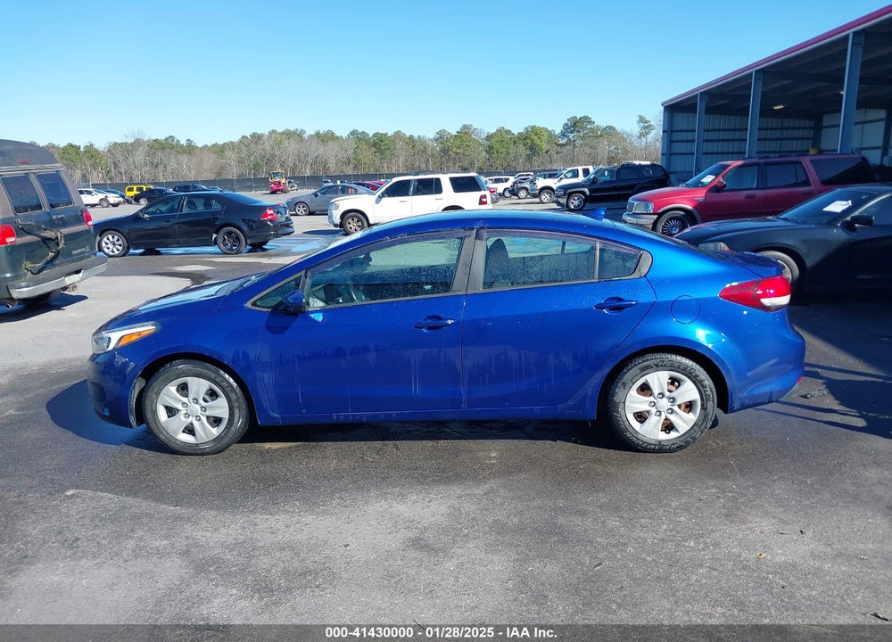 2017 KIA FORTE VIN: 3KPFK4A77HE035886