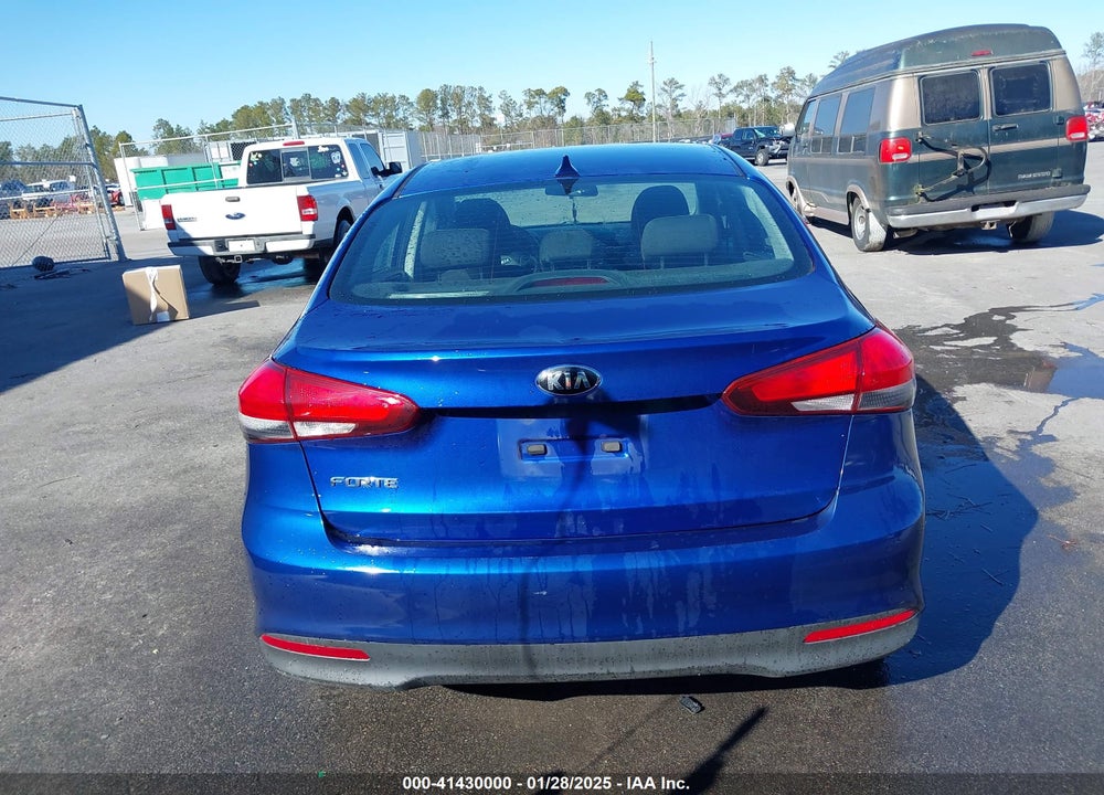 2017 KIA FORTE VIN: 3KPFK4A77HE035886