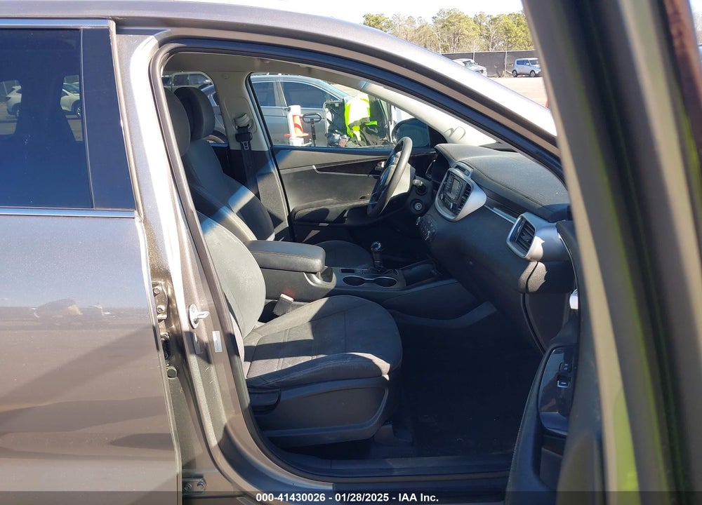 2016 KIA SORENTO 3.3L LX VIN: 5XYPGDA51GG179486