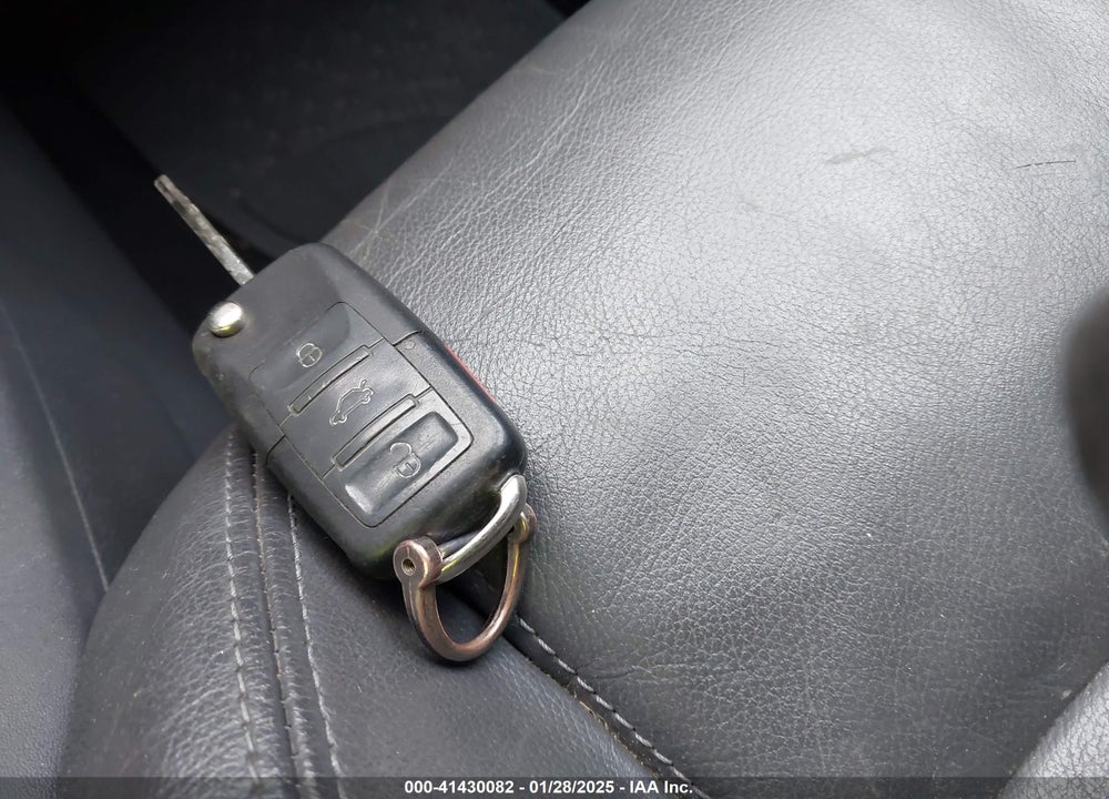 2008 VOLKSWAGEN R32 VIN: WVWKC71K58W064200