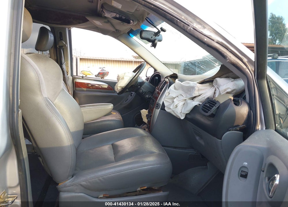 2005 CHRYSLER TOWN & COUNTRY LIMITED VIN: 2C4GP64LX5R294926