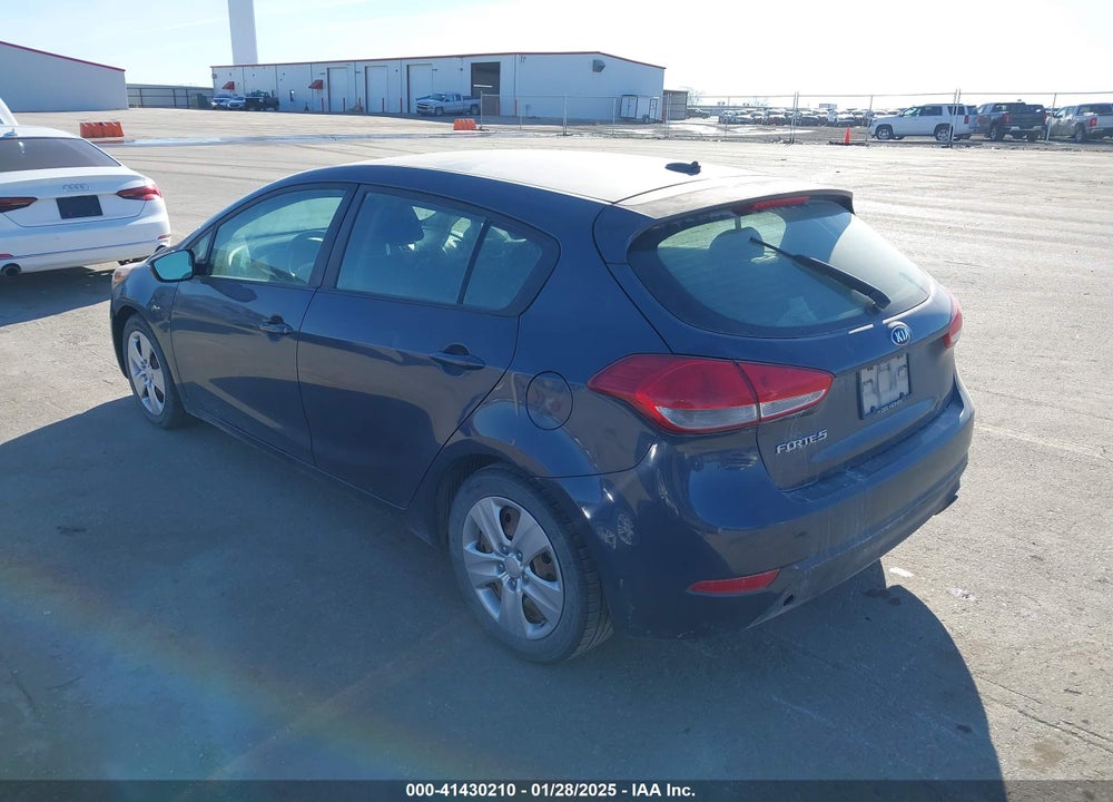 2016 KIA FORTE 5-DOOR LX VIN: KNAFK5A81G5621683