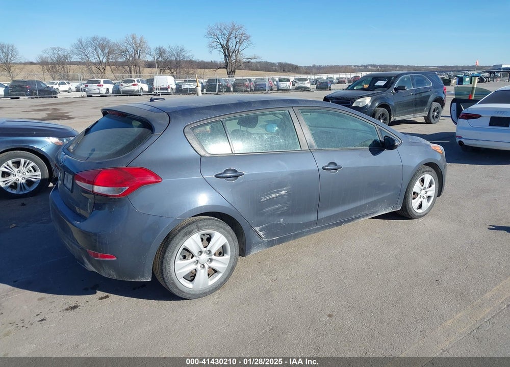 2016 KIA FORTE 5-DOOR LX VIN: KNAFK5A81G5621683