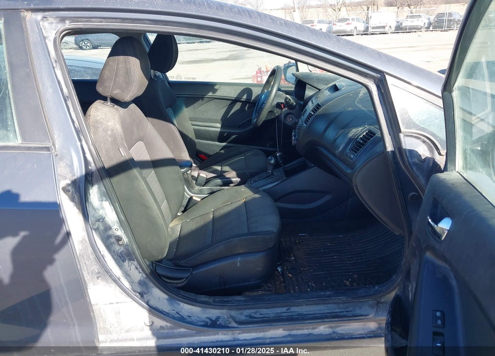 2016 KIA FORTE 5-DOOR LX VIN: KNAFK5A81G5621683