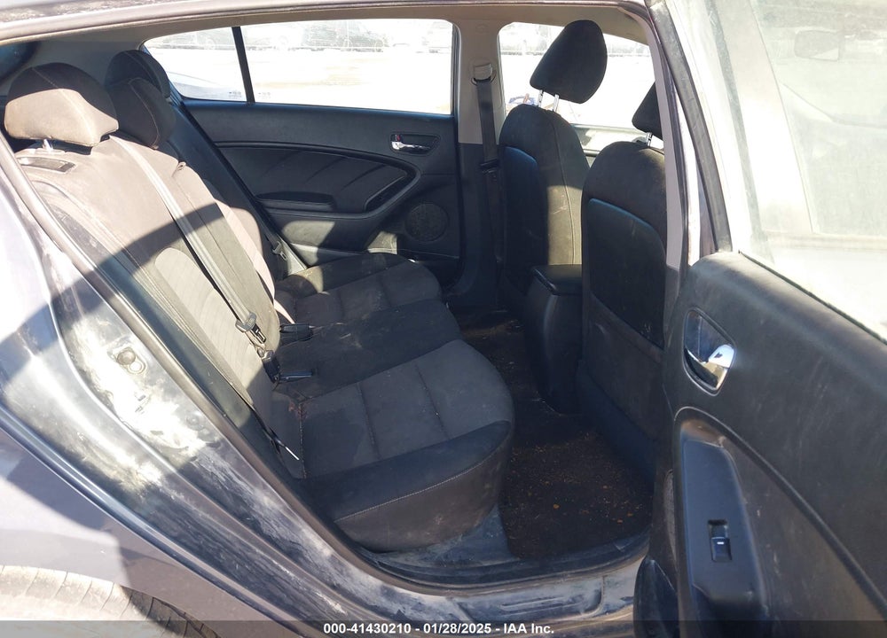2016 KIA FORTE 5-DOOR LX VIN: KNAFK5A81G5621683