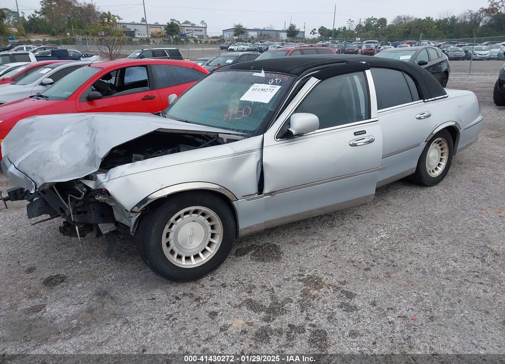 2001 LINCOLN TOWN CAR EXECUTIVE VIN: 1LNHM81W71Y722962