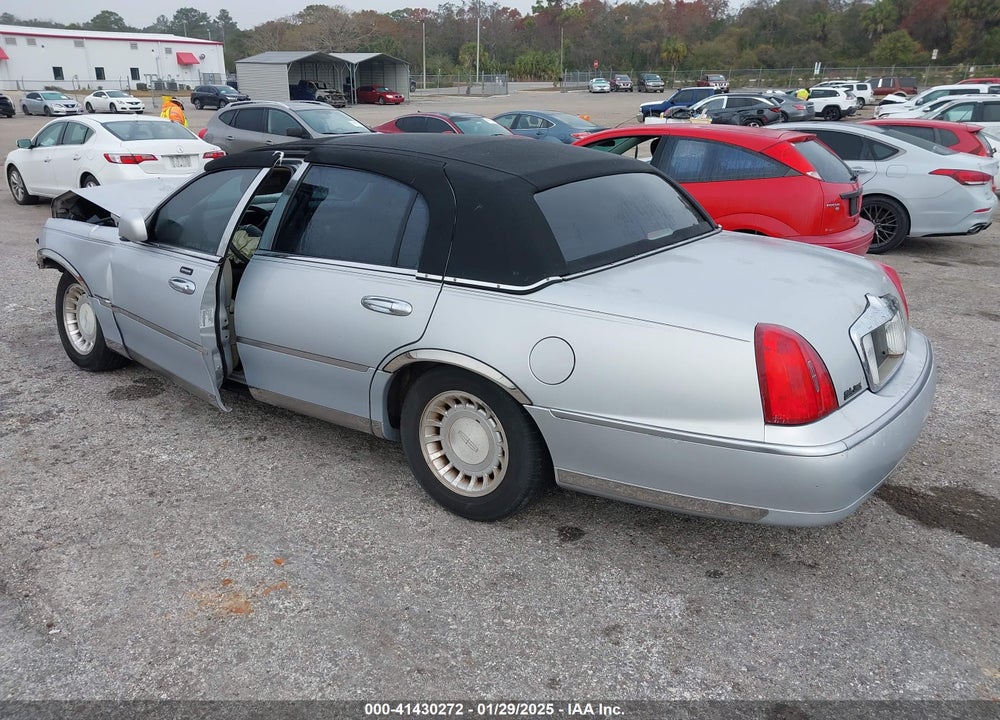 2001 LINCOLN TOWN CAR EXECUTIVE VIN: 1LNHM81W71Y722962